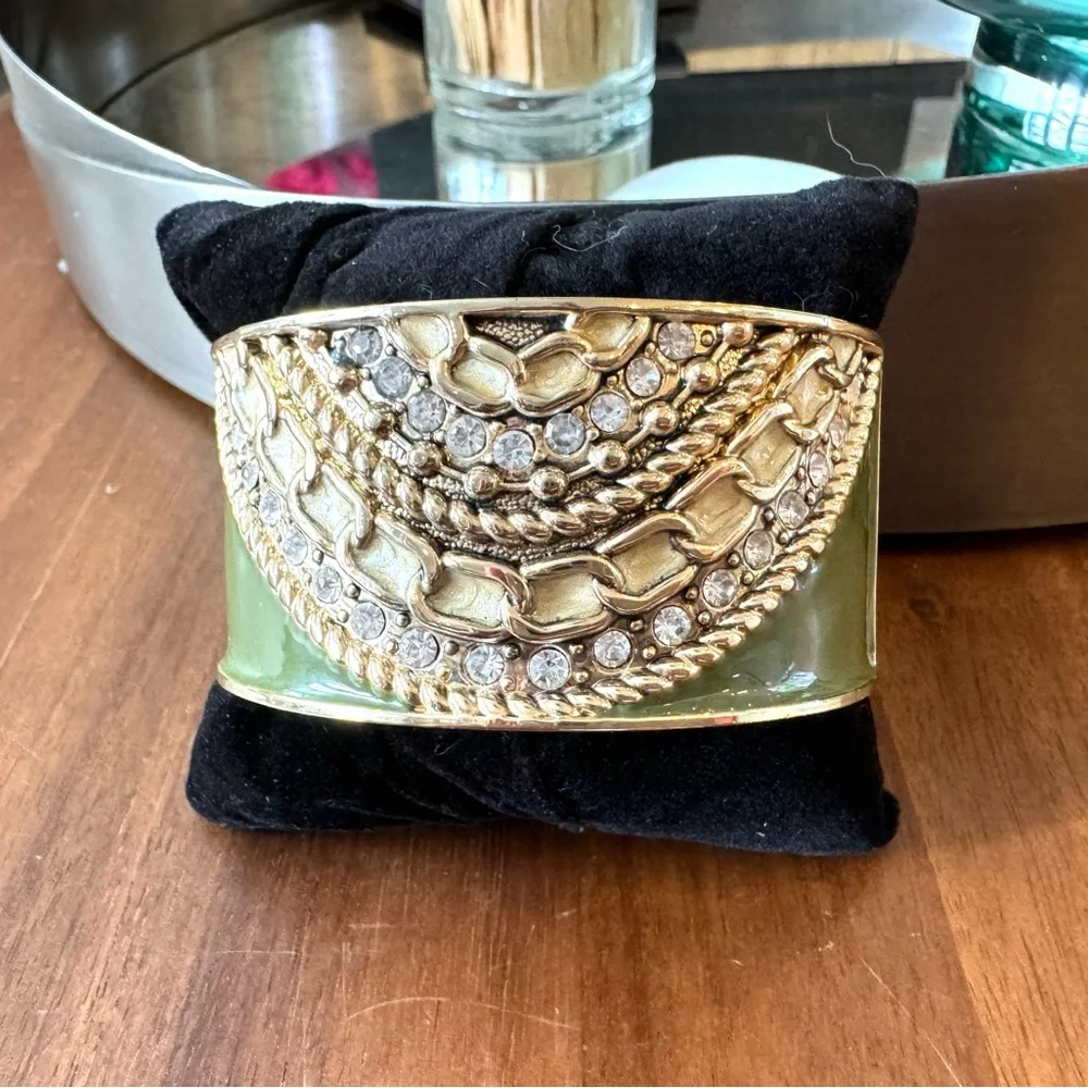 Retro Chain Design Wide Clamper Bracelet